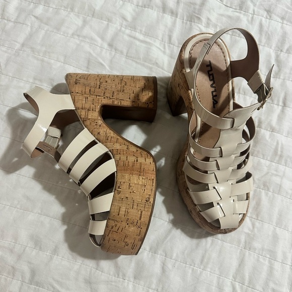Elegant Cream Wedge Sandals - Picture 2 of 5